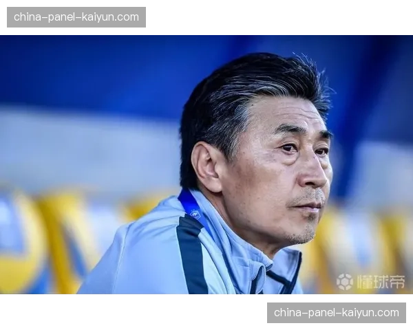 通讯：专访卢顿门将卡明斯基——解读门将与后卫的沟通艺术